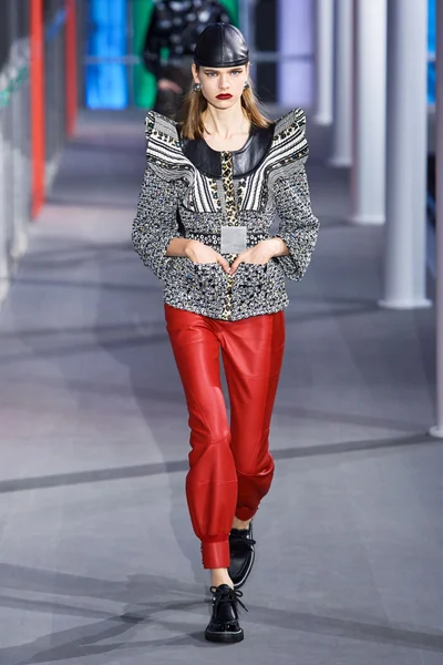 Look 3